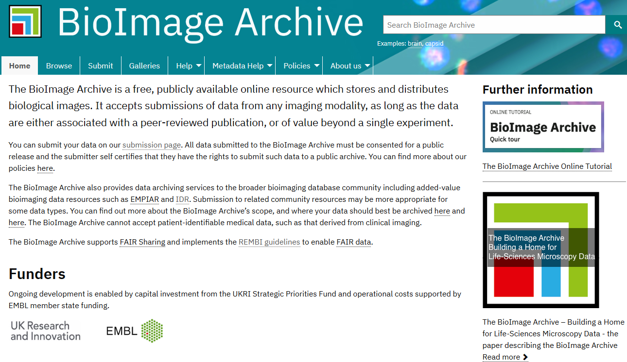 Capture d'écran du site Web de BioImage Archive, un dépôt en ligne gratuit pour les images biologiques. La page décrit le rôle de l'archive dans le stockage et la distribution des données d'imagerie de différentes modalités, à condition qu'elles soient associées à une publication évaluée par des pairs ou qu'elles aient une valeur significative. Elle met en avant les politiques de soumission, l'intégration avec d'autres bases de données bio-imagerie comme EMPIAR et IDR, ainsi que l'adhésion aux directives FAIR et REMBI. Le panneau de droite présente des ressources supplémentaires, notamment un tutoriel rapide et une bannière promotionnelle.